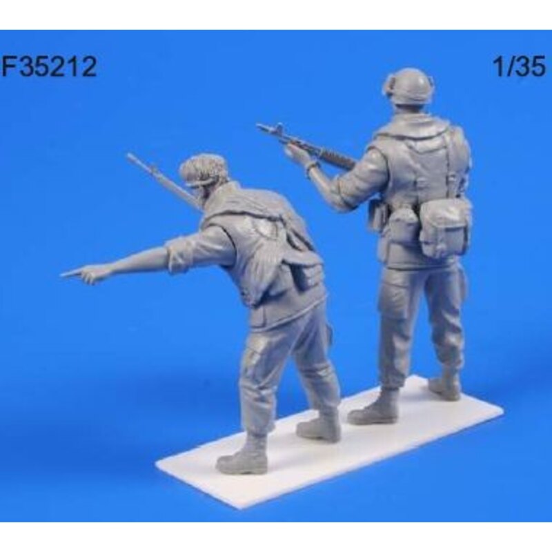 US Airborne Vietnam x 2 figures