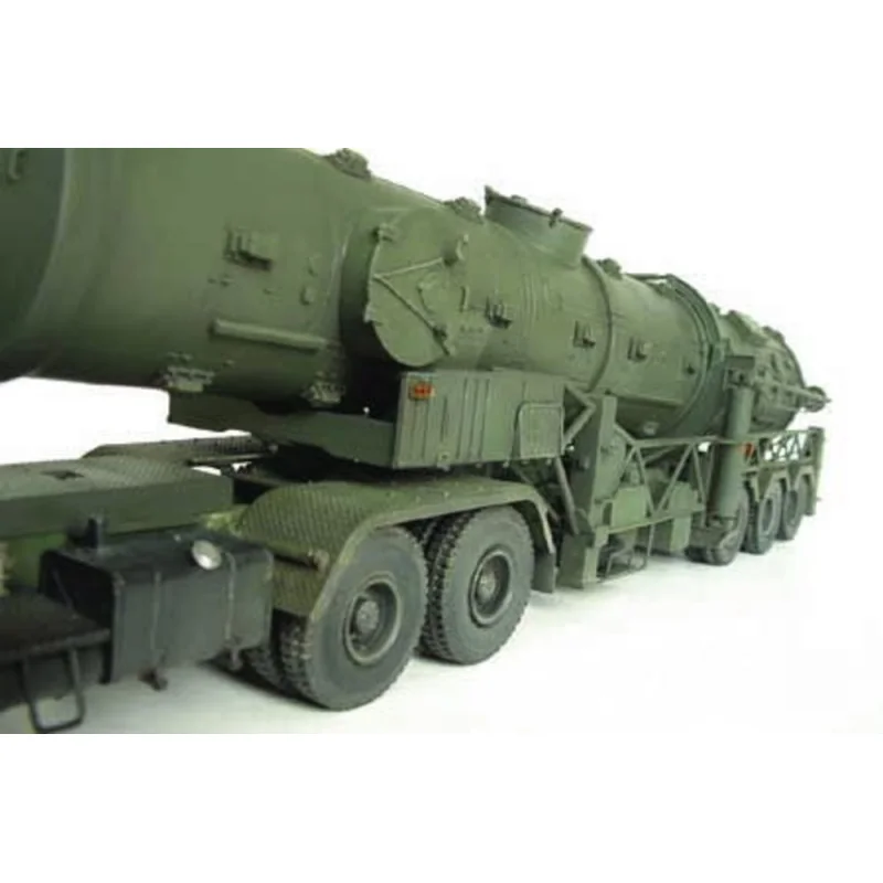 DF-21 Ballistic missile launcher