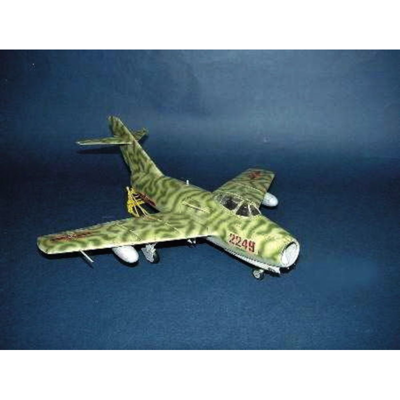 TRUMPETER SCALE MODELS -2204 - Bouwkit 