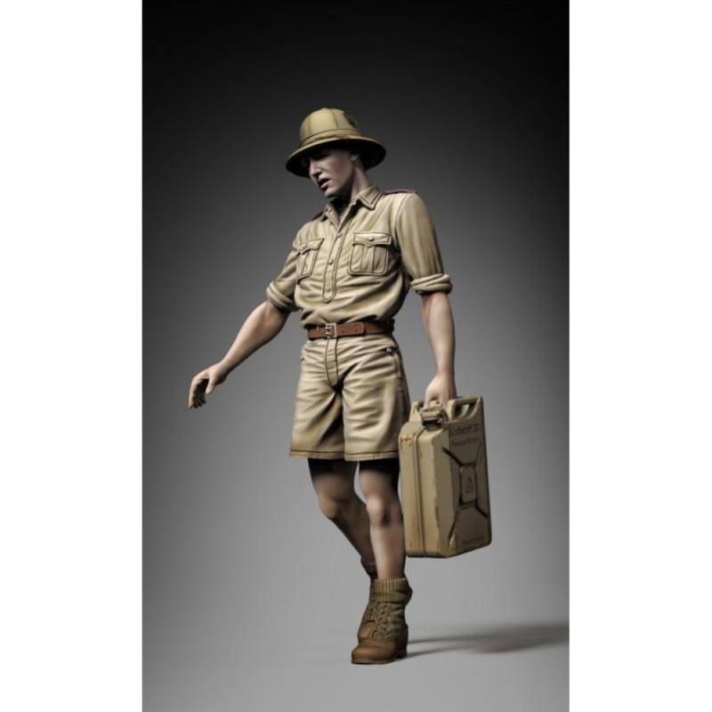 Royal Model: German DAK soldier holding jerrycan (1/35 scale) 3D printed