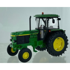 JOHN DEERE 3350 2WD Gelimiteerd 2500 ex.