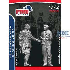 U.S. Paratrooper Sharing A Drink 1:72 Figuren 