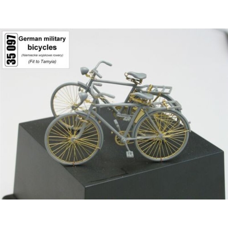 Kit to detail 2 bicycles (designed to be assembled with model kits from Tamiya kit)